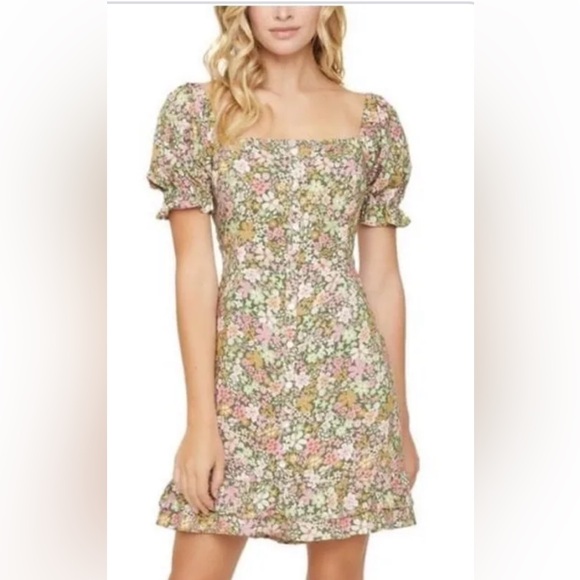 Lost and Wander floral dress. - Picture 4 of 5